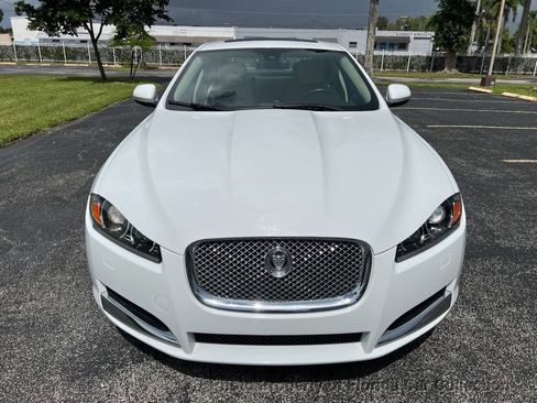 Used 2013 Jaguar XF image 13