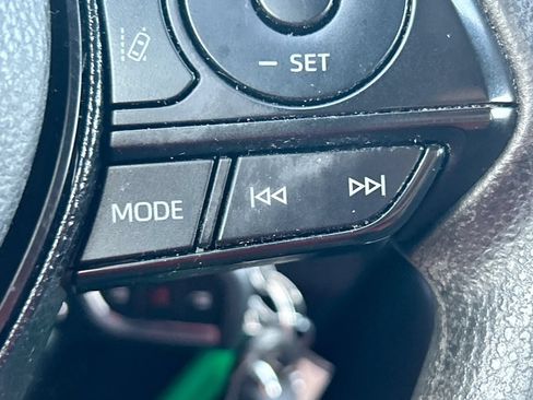 Used 2021 Toyota RAV4 LE FWD image 16