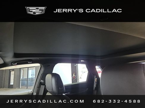 Used 2022 Cadillac XT5 Premium Luxury w/ LPO, Floor Liner Package FWD image 8