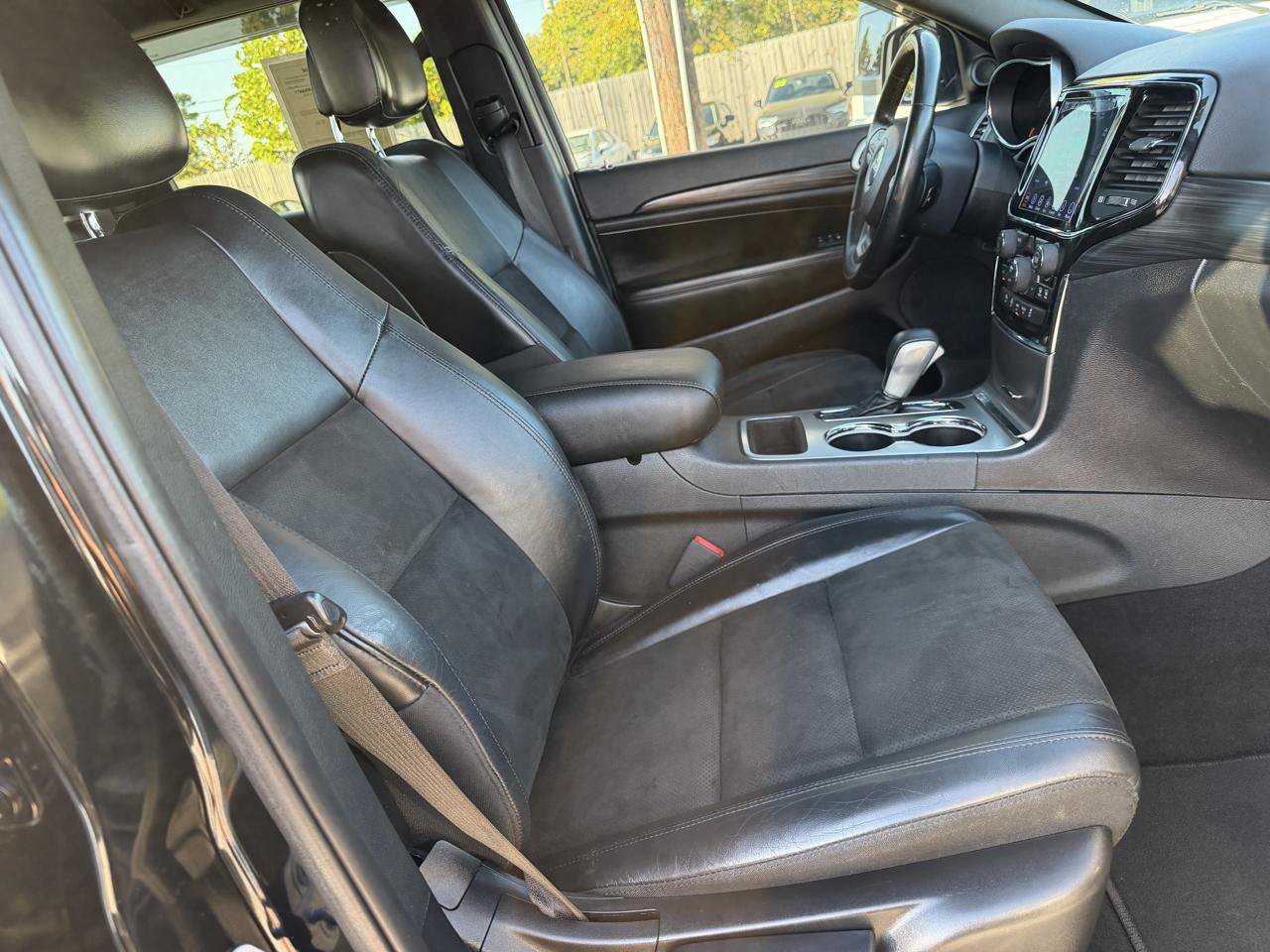 Used 2019 Jeep Grand Cherokee Altitude RWD image 9