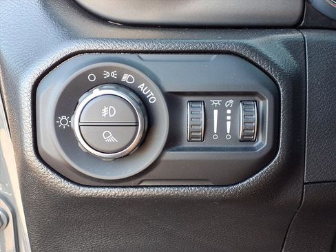 Used 2022 Jeep Gladiator Willys image 19