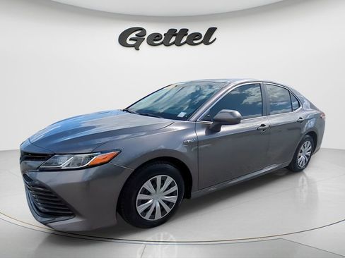 Used 2019 Toyota Camry LE FWD image 1