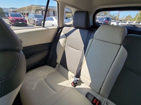 Used 2022 Toyota Corolla Cross XLE image 4