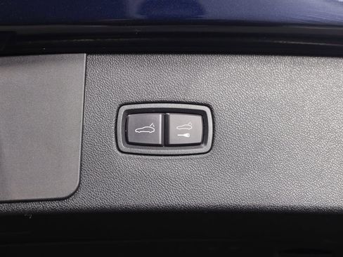 Used 2022 Porsche Cayenne Platinum Edition w/ Premium Package Plus image 37