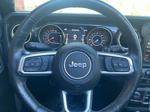Used 2022 Jeep Wrangler Unlimited Sahara AWD/4WD image 23