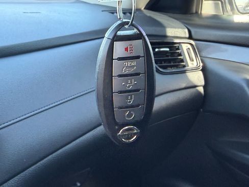 Certified 2020 Nissan Rogue SV FWD image 33