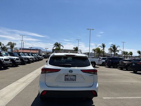 Used 2021 Toyota Highlander XLE AWD/4WD image 7