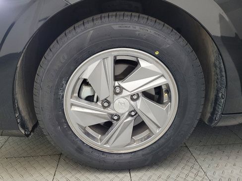 Used 2025 Hyundai Elantra SE image 31