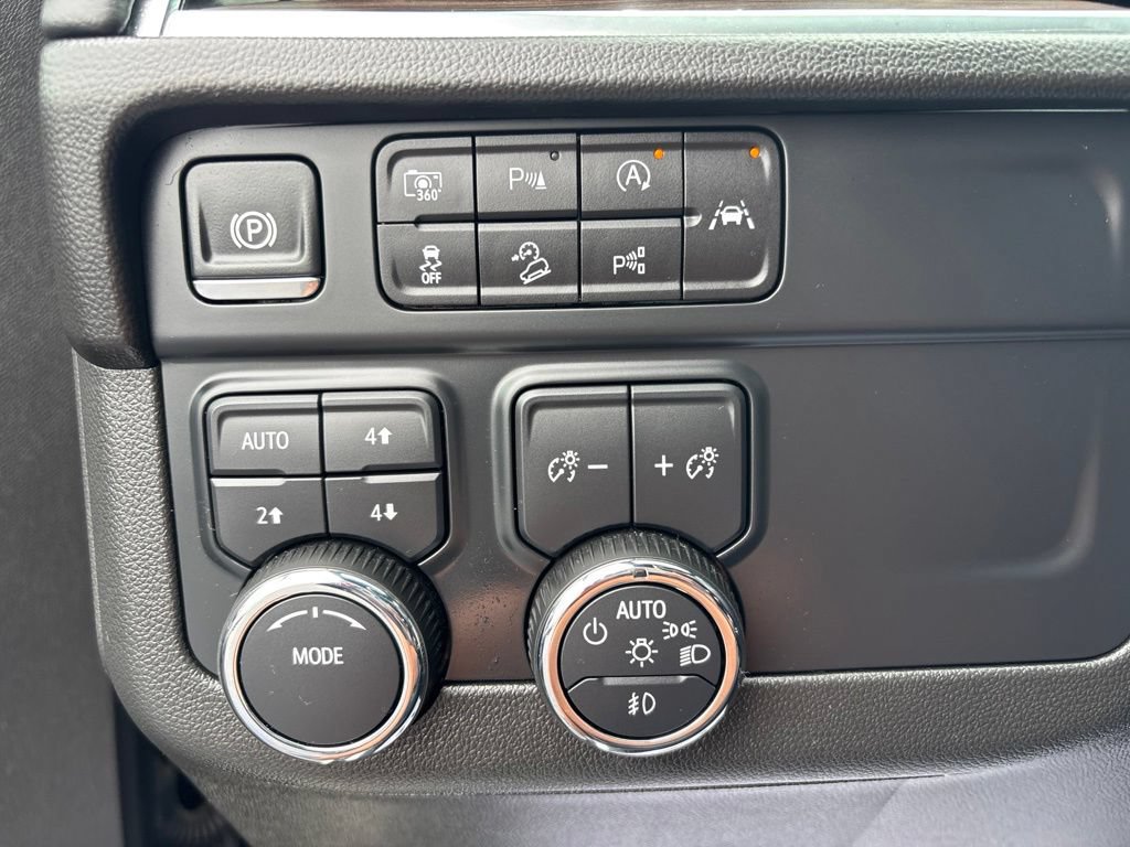 Used 2025 Chevrolet Tahoe Z71 AWD/4WD image 16