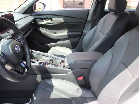 Used 2025 Honda Accord Sport image 13