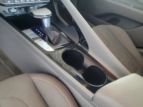 Used 2022 Hyundai Elantra SEL w/ Convenience + Premium Package FWD image 26