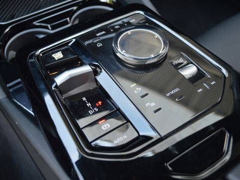 Certified 2025 BMW 530i xDrive AWD/4WD image 24