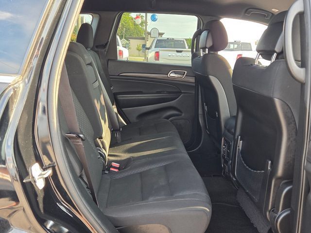 Used 2022 Jeep Grand Cherokee Laredo E w/ Security & Convenience Group RWD image 17