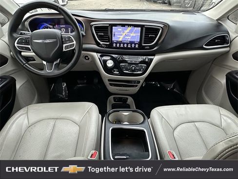 Used 2017 Chrysler Pacifica Touring-L Plus image 10