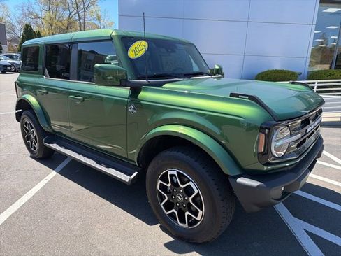 Used 2025 Ford Bronco Outer Banks AWD/4WD image 1