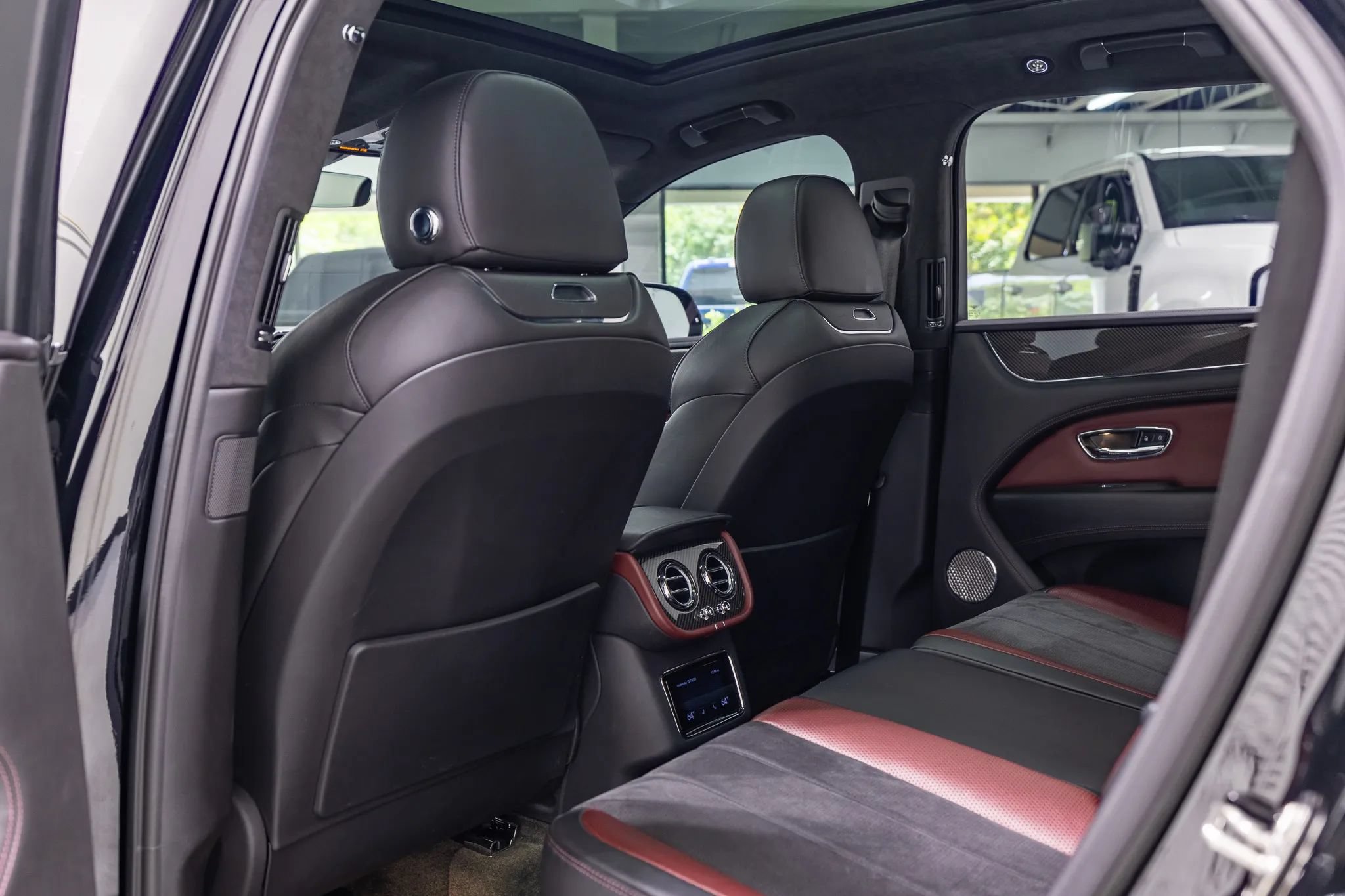 Used 2022 Bentley Bentayga AWD/4WD image 36