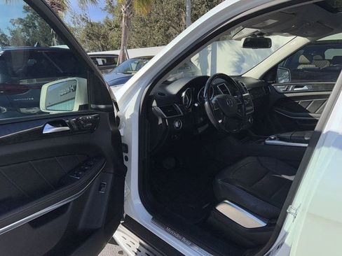 Used 2016 Mercedes-Benz GL 550 4MATIC image 9