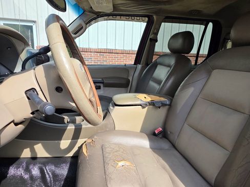 Used 2004 Ford Explorer Sport Trac XLT image 11
