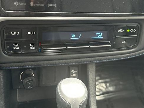 Used 2018 Toyota Corolla SE w/ SE Premium Package image 23
