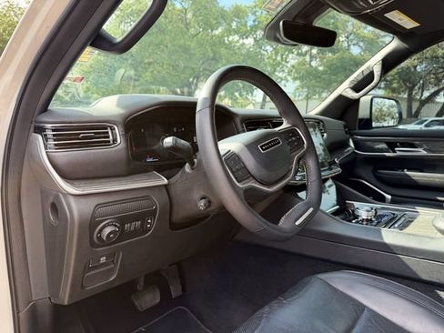Used 2022 Jeep Wagoneer Series III w/ Flexible Seating Group AWD/4WD image 8
