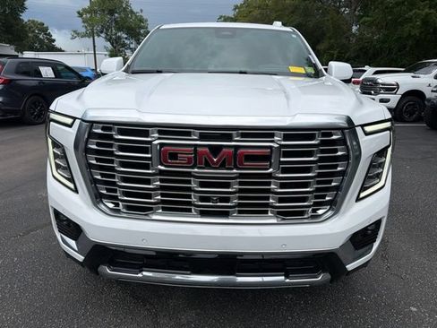 Used 2025 GMC Yukon Denali w/ Sun & Power Step Package AWD/4WD image 9