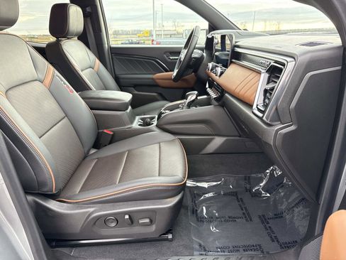 Used 2024 GMC Canyon AT4 w/ AT4 Premium Package image 18