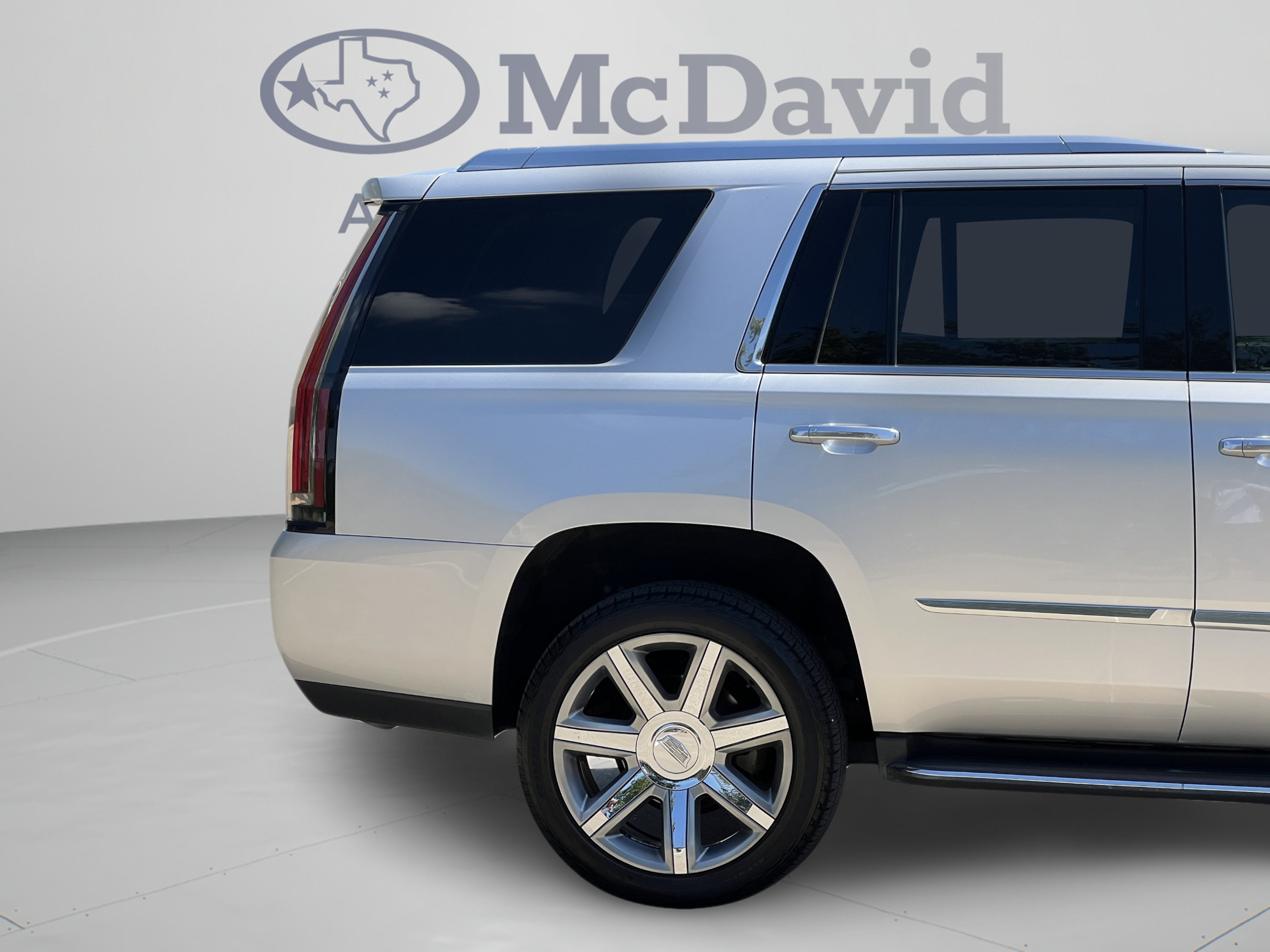 Used 2016 Cadillac Escalade Luxury AWD/4WD image 37