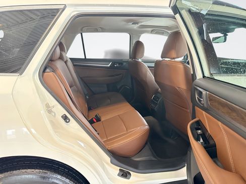 Used 2019 Subaru Outback 3.6R Touring AWD/4WD image 17