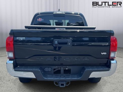 Used 2022 Toyota Tacoma SR5 RWD image 3