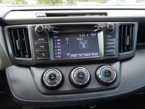 Used 2018 Toyota RAV4 LE image 22