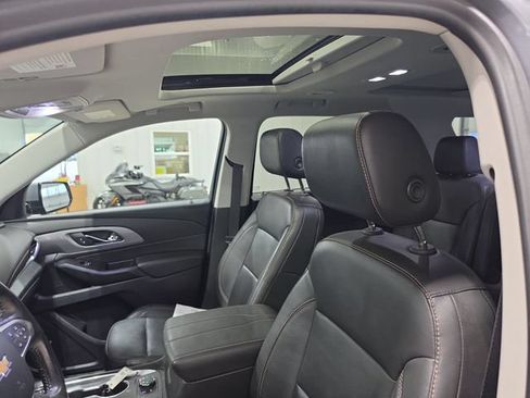 Used 2020 Chevrolet Traverse LT w/ LT Premium Package AWD/4WD image 16