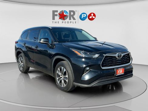 Used 2022 Toyota Highlander XLE image 7