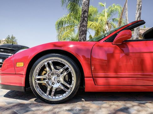 Used 2004 Acura NSX T RWD image 2