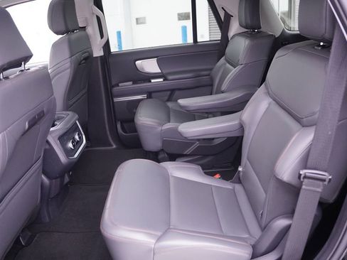 Certified 2025 Ford Expedition Active image 19