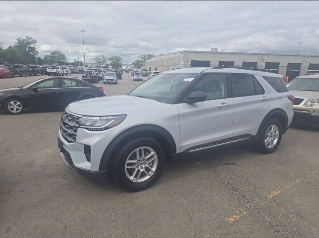 Used 2025 Ford Explorer Active w/ Active Comfort Package RWD image 1