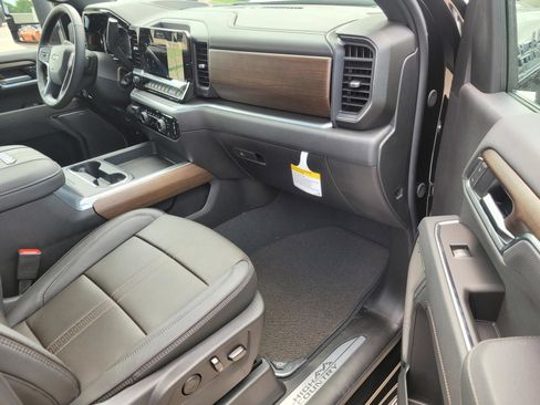 New 2026 Chevrolet Silverado 2500 High Country w/ High Country Premium Package AWD/4WD image 6