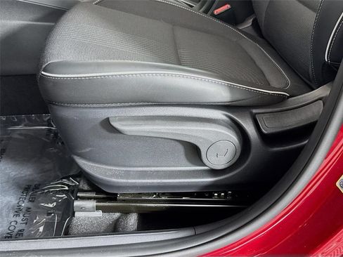 Certified 2025 Hyundai Venue Limited FWD image 20