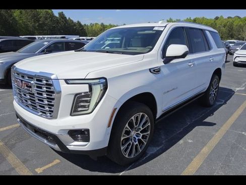 Used 2025 GMC Yukon Denali w/ Denali Reserve Package AWD/4WD image 3