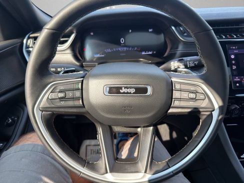 Used 2025 Jeep Grand Cherokee Altitude AWD/4WD image 14
