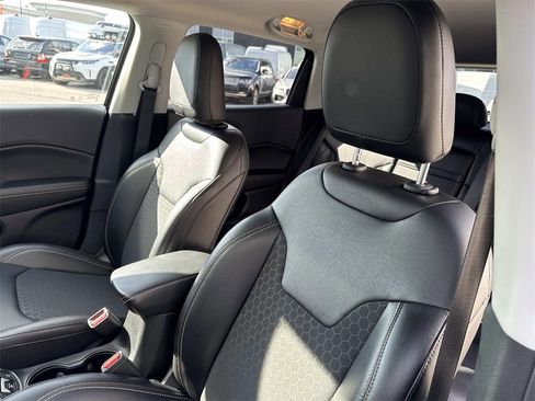 Used 2019 Jeep Compass Latitude image 19