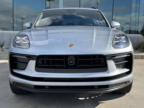 New 2026 Porsche Macan image 10