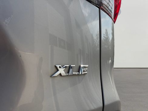 Used 2024 Toyota RAV4 XLE FWD image 31
