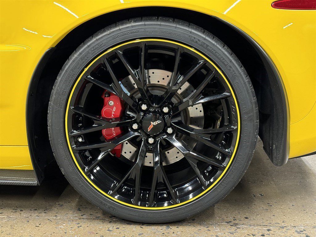 Used 2006 Chevrolet Corvette Z06 w/ Preferred Equipment Group RWD image 9