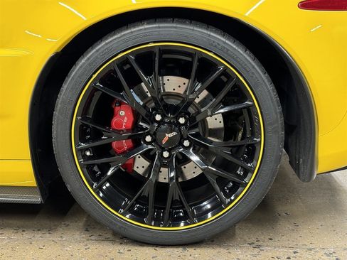Used 2006 Chevrolet Corvette Z06 w/ Preferred Equipment Group RWD image 9