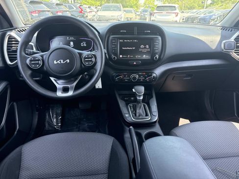 Used 2025 Kia Soul LX FWD image 13