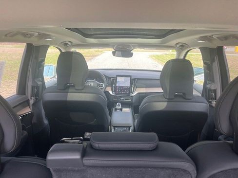 Used 2025 Volvo XC90 B6 Plus AWD/4WD image 14