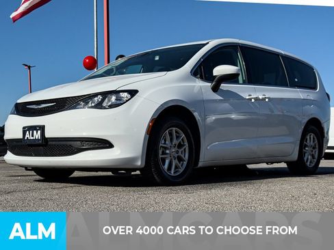 Used 2023 Chrysler Voyager LX FWD image 2