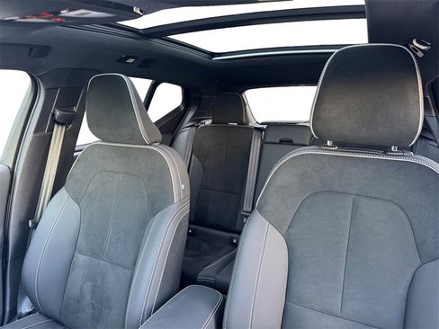 Certified 2025 Volvo XC40 B5 Plus image 22
