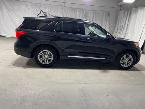 Used 2024 Ford Explorer XLT w/ Equipment Group 202A image 8