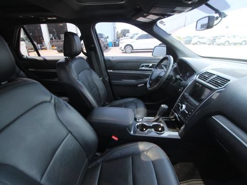 Used 2019 Ford Explorer Sport w/ Equipment Group 401A AWD/4WD image 17